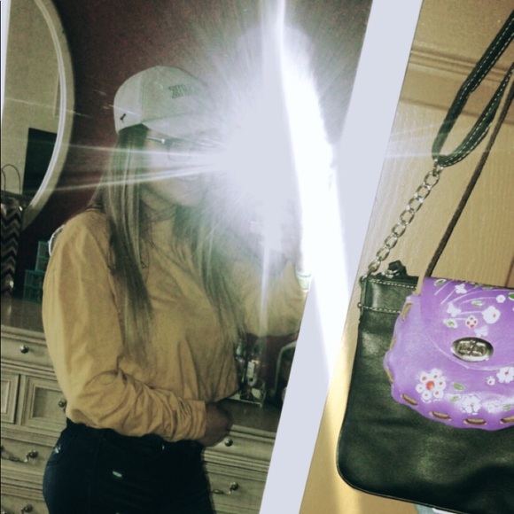 Meet your Posher, Julia - Picture 1 of 1